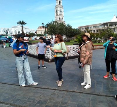 Guía "Desierto Verde" en Ruta Patrimonial Iquique
