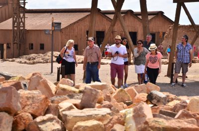 Guía y turistas en Santa Laura
