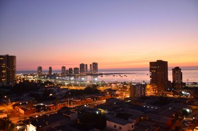 Playa Cavancha al atardecer